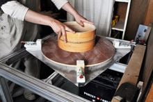 シェルのエッジを均等にする機械
