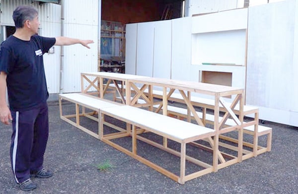 大道具はほとんど廃材