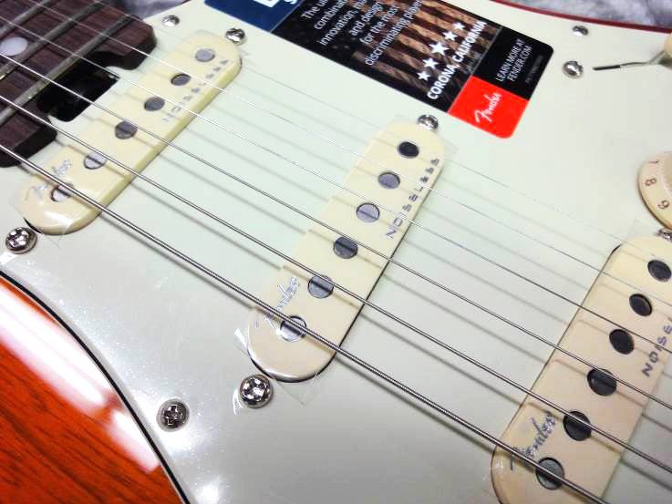 デラックスからエリートへ！FENDER / American Elite Stratocaster