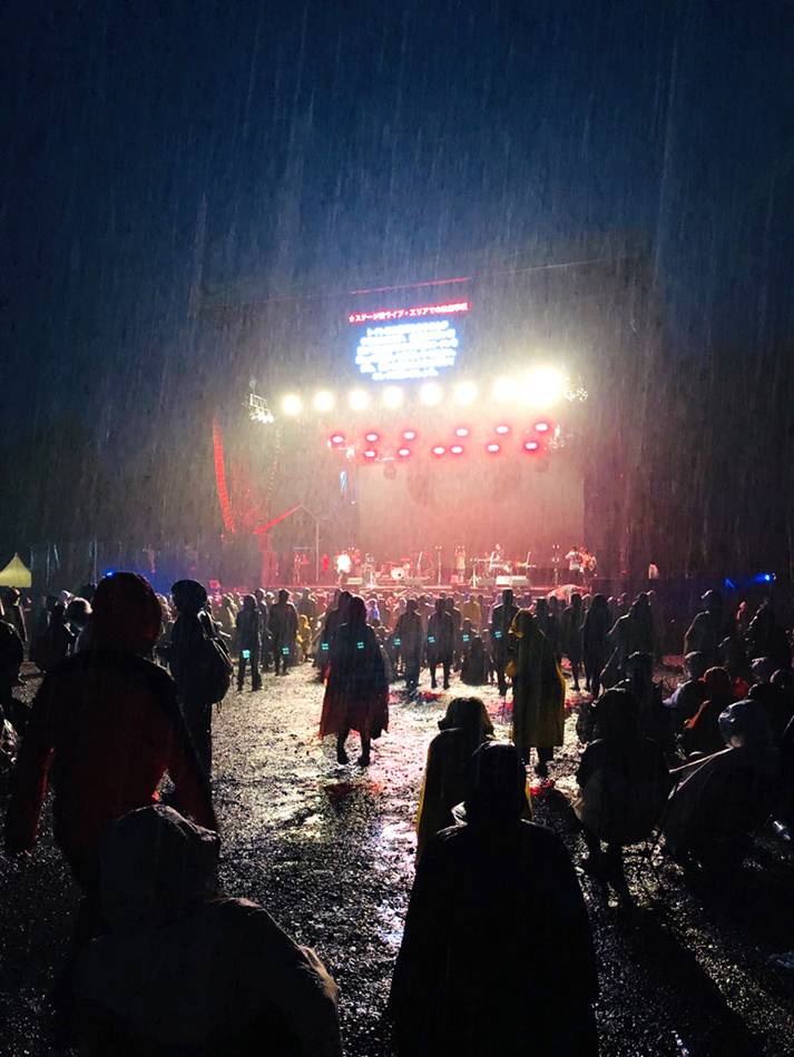 土砂降りの雨