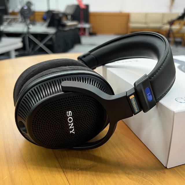 新製品レビュー】SONY初 背面開放型モニターヘッドホン「MDR-MV1」登場