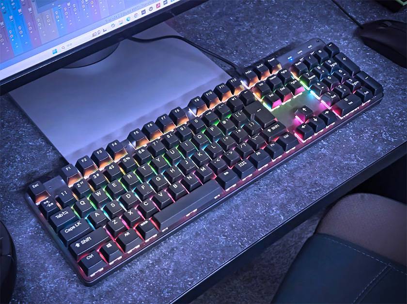 PLAYTECH ( プレイテック ) / PGK100 ゲーミングキーボード メカニカル式 赤軸