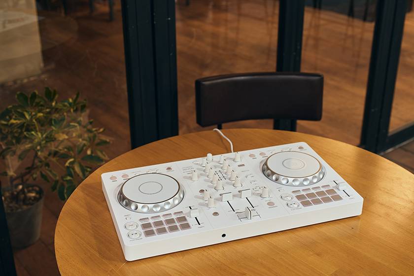 Pioneer DJ ( パイオニア ) / DDJ-FLX4-W rekordbox&Serato DJ対応2chPCDJコントローラー
