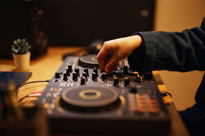 Pioneer DJ ( パイオニア ) / DDJ-FLX4-N ゴールド rekordbox&Serato DJ対応DJコントローラー
