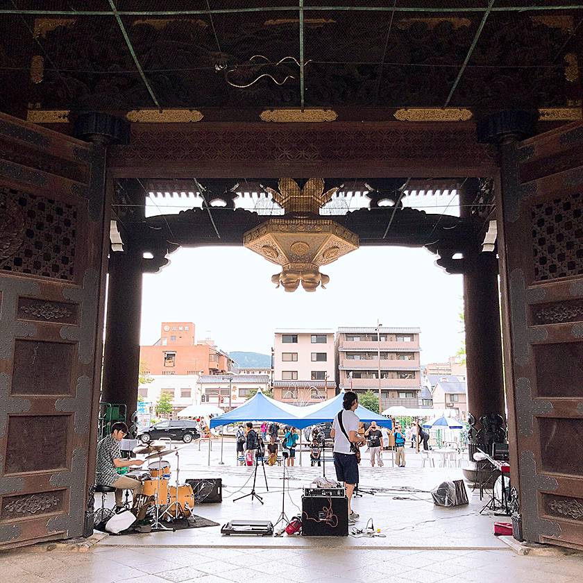 東本願寺・御影堂門ライブ