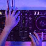 A first-timer DJ practiced with the DDJ-400 and made his party debut!