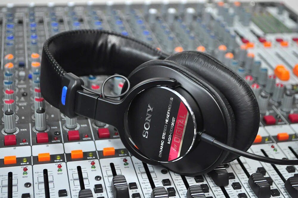 密閉型ヘッドホン一覧