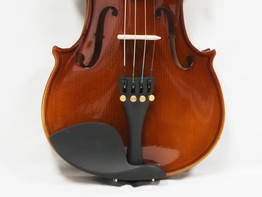 アジャスター一体型テールピースを採用