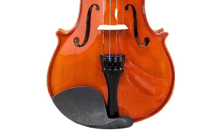 アジャスター一体型テールピースを採用