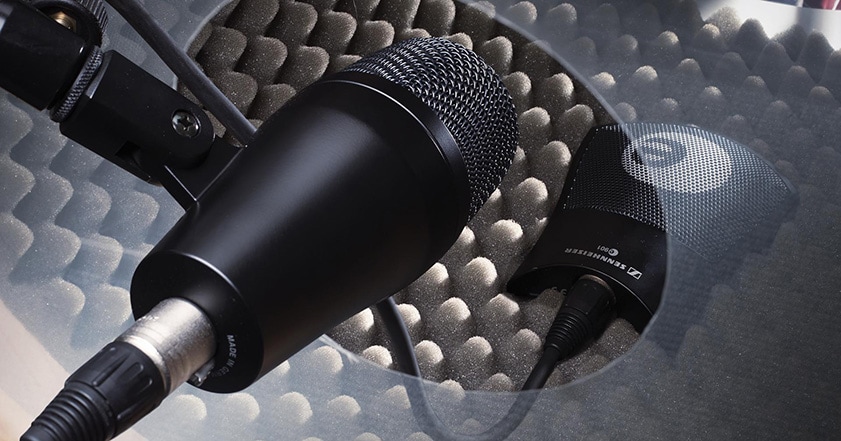 バスドラム用マイクe 902のさらに奥に設置したe 901