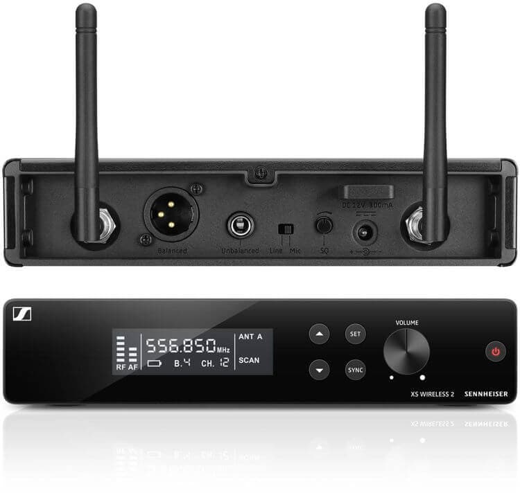 XSW 2に含まれるEM XSW 2-JB受信機の前面及び背面パネル