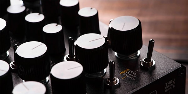 DSM & Humboldt SIMPLIFIER DLX」！3タイプのアンプサウンドを再現する 