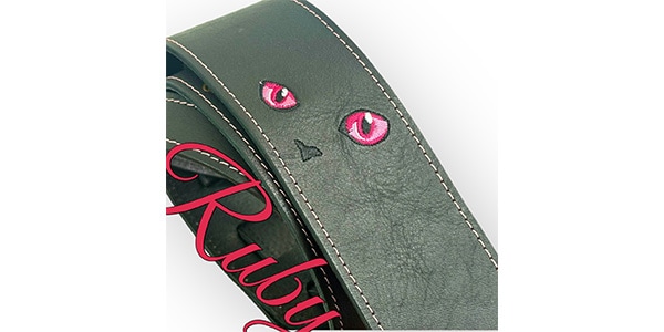 Grande uomo / 黒ねこ刺繍/ルビー（穴6mm,M）