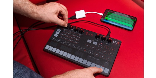 IK MULTIMEDIA ( アイケーマルチメディア ) UNO Synth アナログシンセ