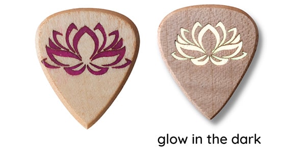 Knc Picks / Lotus Maple Glowing Guitar Pick with Wooden Box画像3