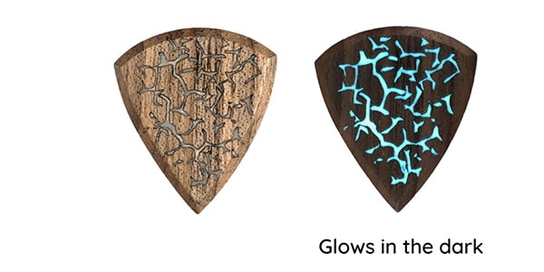 Knc Picks ( ケーエヌシーピックス )  / Magma Walnut Glowing Guitar Pick with Wooden Box画像2