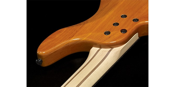 Michael Kelly Guitars / Ele Bass Pinnacle 4 Burl top act/passive split coil画像4