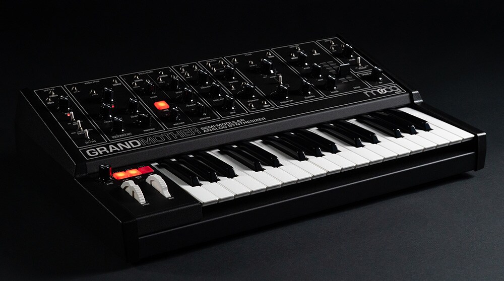 MOOG/GRANDMOTHER DARK