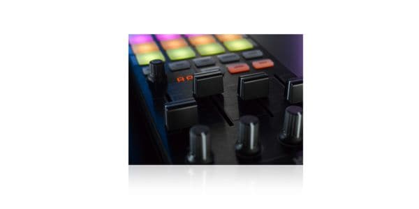 Native Instruments  ネイティブインストゥルメンツ  TRAKTOR