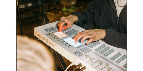 NOVATION / Launchkey 49 White USB-MIDIキーボード画像10