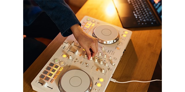 Pioneer DJ ( パイオニア ) / DDJ-FLX4-W rekordbox&Serato DJ対応2chPCDJコントローラー画像10