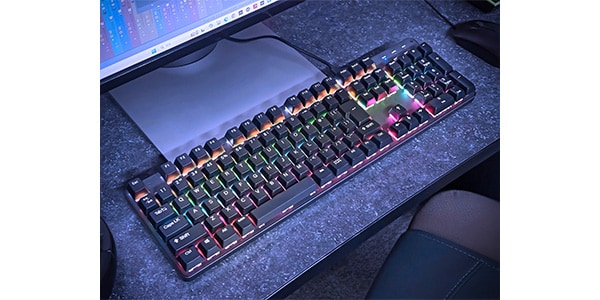 PLAYTECH ( プレイテック )  / PGK100 ゲーミングキーボード メカニカル式 赤軸