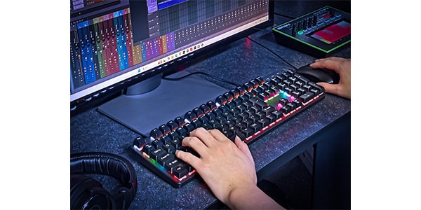 PLAYTECH ( プレイテック )  / PGK100 ゲーミングキーボード メカニカル式 赤軸画像2