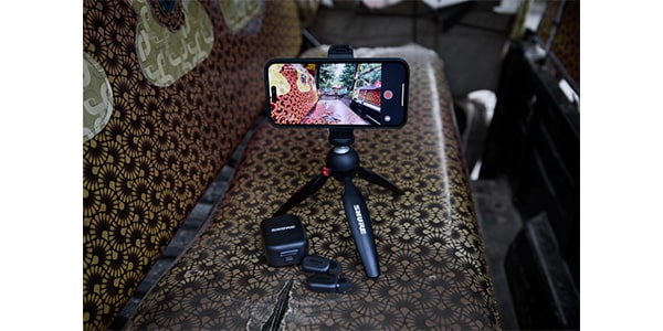 クリップオン・ワイヤレスマイクロホン 2本入 充電ケース付き
