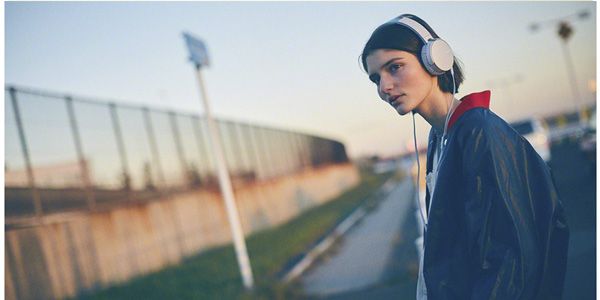 ソニー SONY グレイッシュホワイト ステレオヘッドフォン MDR-XB550 SONY ( ソニー ) MDR-XB550AP W グレイッシュホワイト