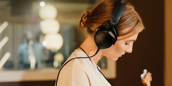 V-MODA ブイ・モーダ M-200 Black スタジオ・モニター・ヘッドホン 送料無料 サウンドハウス
