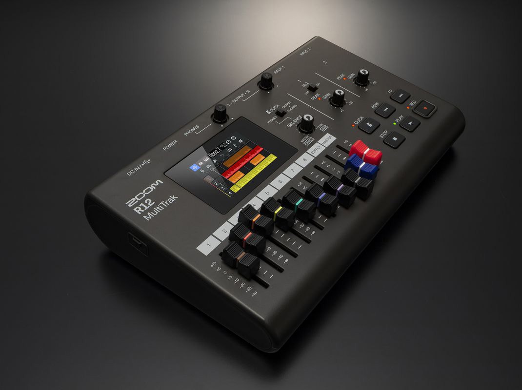 シルバー金具 週末限定プライス! 美品! ZOOM R12 マルチトラック