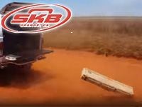 猛スピードの車から落ちたSKBケース！その結果は・・・