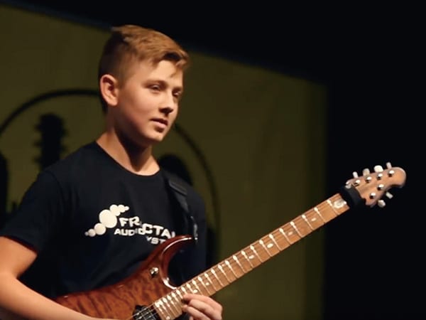 英ギターコンテスト 13歳の少年が優勝！演奏動画が話題に