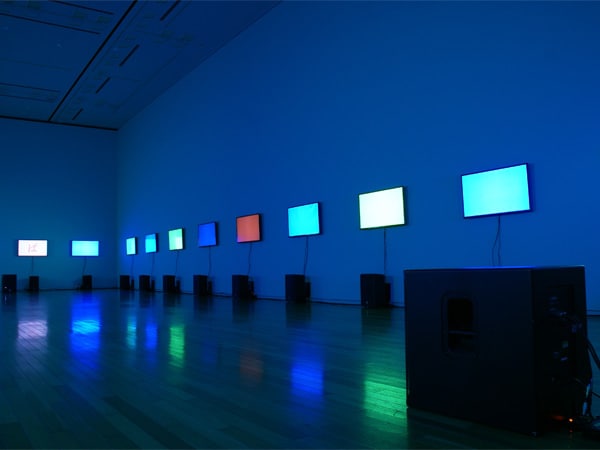 「私は背の低い禿頭の老人です」光と音と詩の谷川俊太郎展