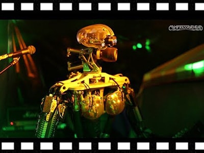 メンバー全員がロボットのメタル・バンド、新曲のMV公開