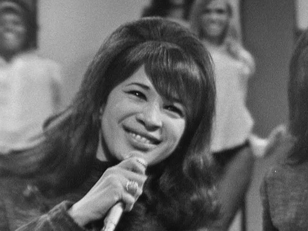 「Ronnie Spector, lead singer of The Ronettes, dies at 78