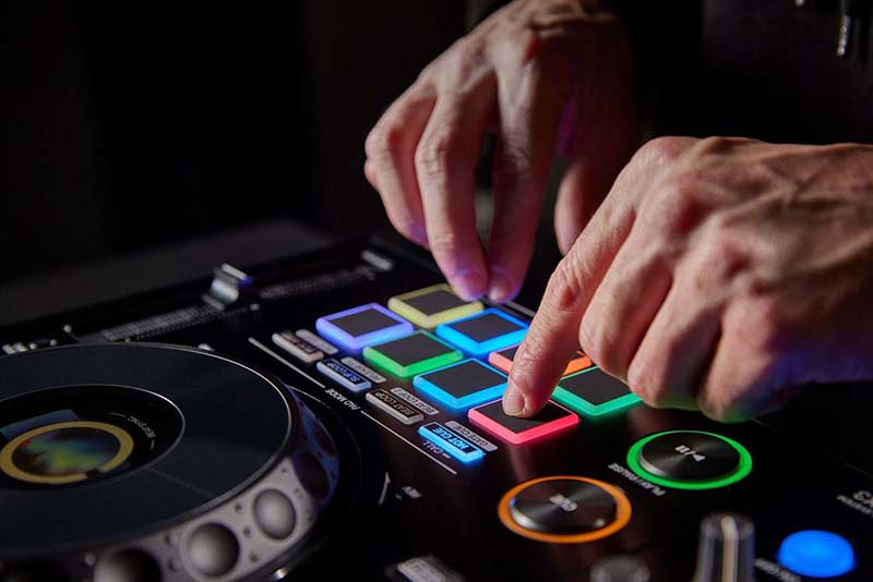 XDJ-RX3のPERFORMANCE PADS