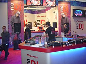 PIONEER̃u[X